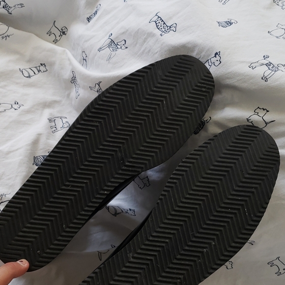 Shoes - Picture 6 of 7